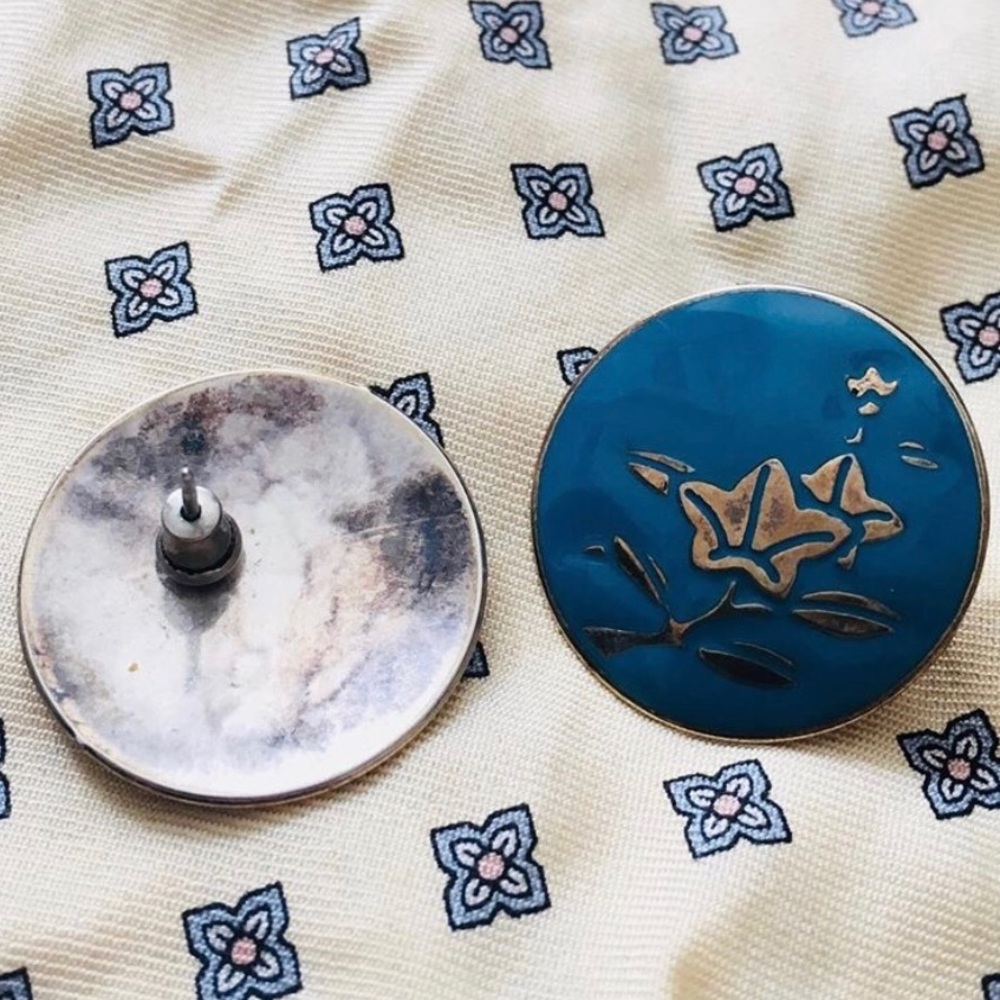 •••Cute Blue Button Earrings with Silver Lily••• - Picture 2 of 2